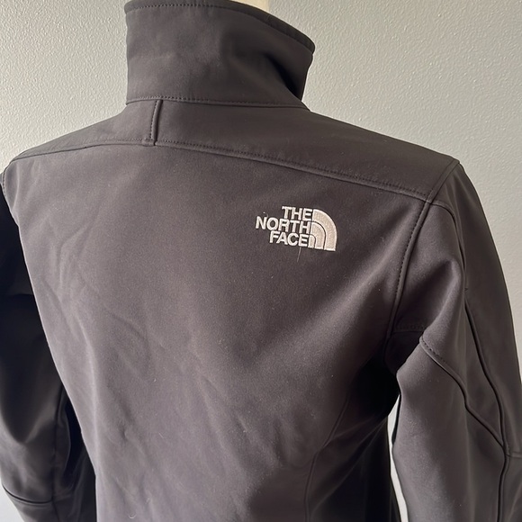 The North Face Women's Black Apex Bionic Softshell Jacket - Picture 8 of 12